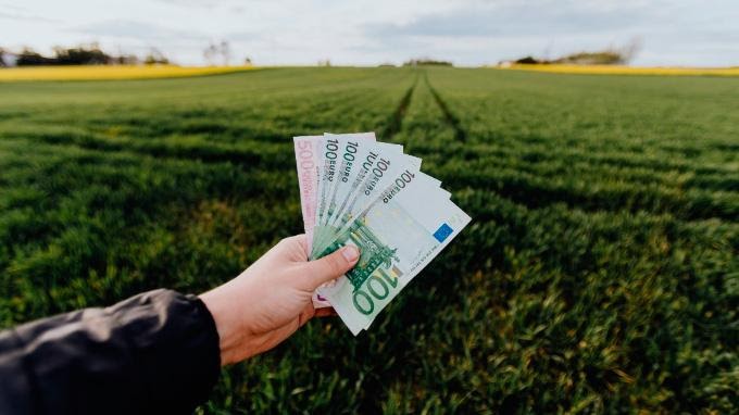 A captação de crédito no agronegócio ainda é uma grande dificuldade entre produtores. 